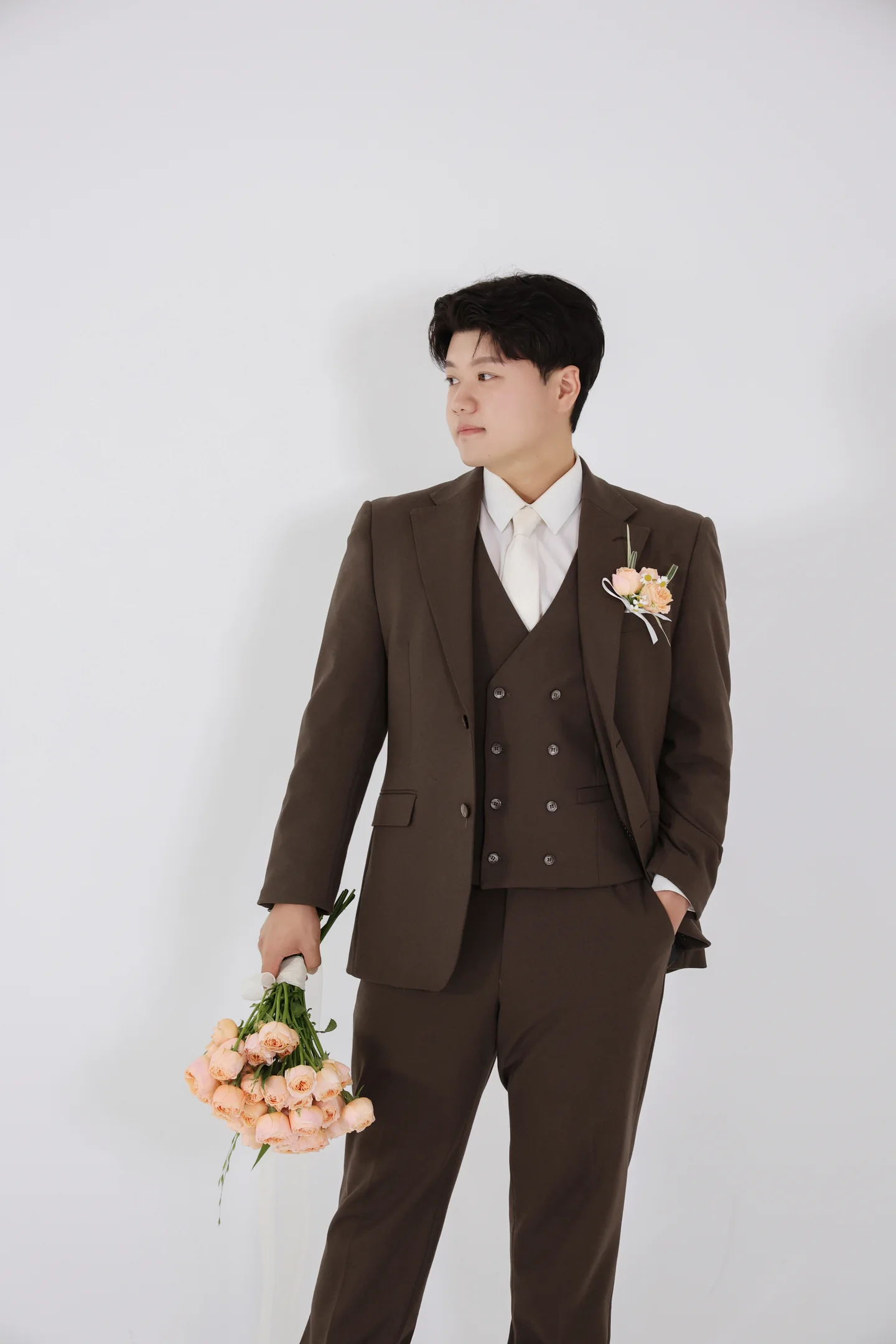 스튜디오에 선 신랑